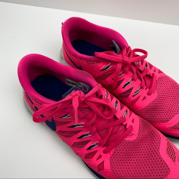 Nike 5.0 neon pink light weight running sneakers - Picture 2 of 10